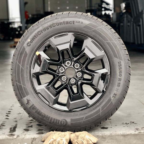 Dekk og felg Nissan Navara 255/60R18