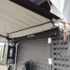 Alu-Cab 270° markise vannrenne mot bil
