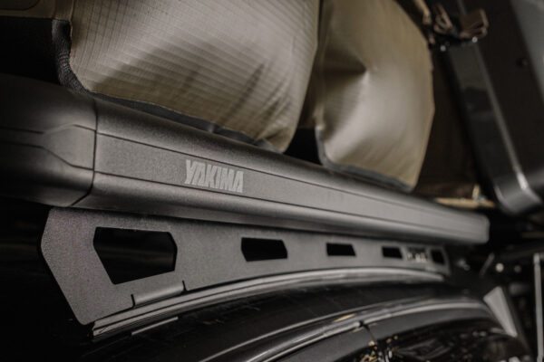 Komplett Yakima takgrind med Ruggedline til Toyota Land Cruiser