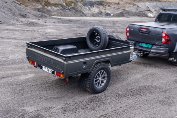 Arctic Trucks x Tredal LC 79 planhenger