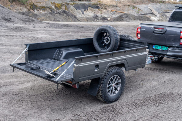 Arctic Trucks x Tredal LC 79 planhenger
