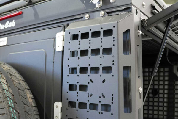 Alu-Cab ModCap og Canopy Camper Molle plate